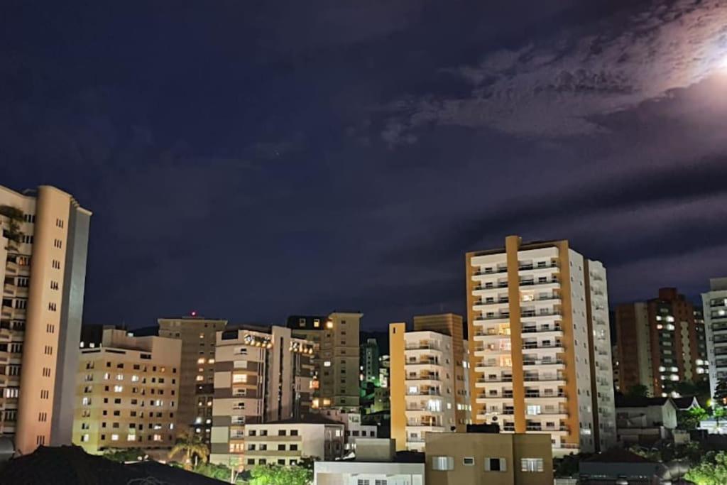 فيلا Poços de Caldasفي Casa Unica E Moderna Centro المظهر الخارجي الصورة